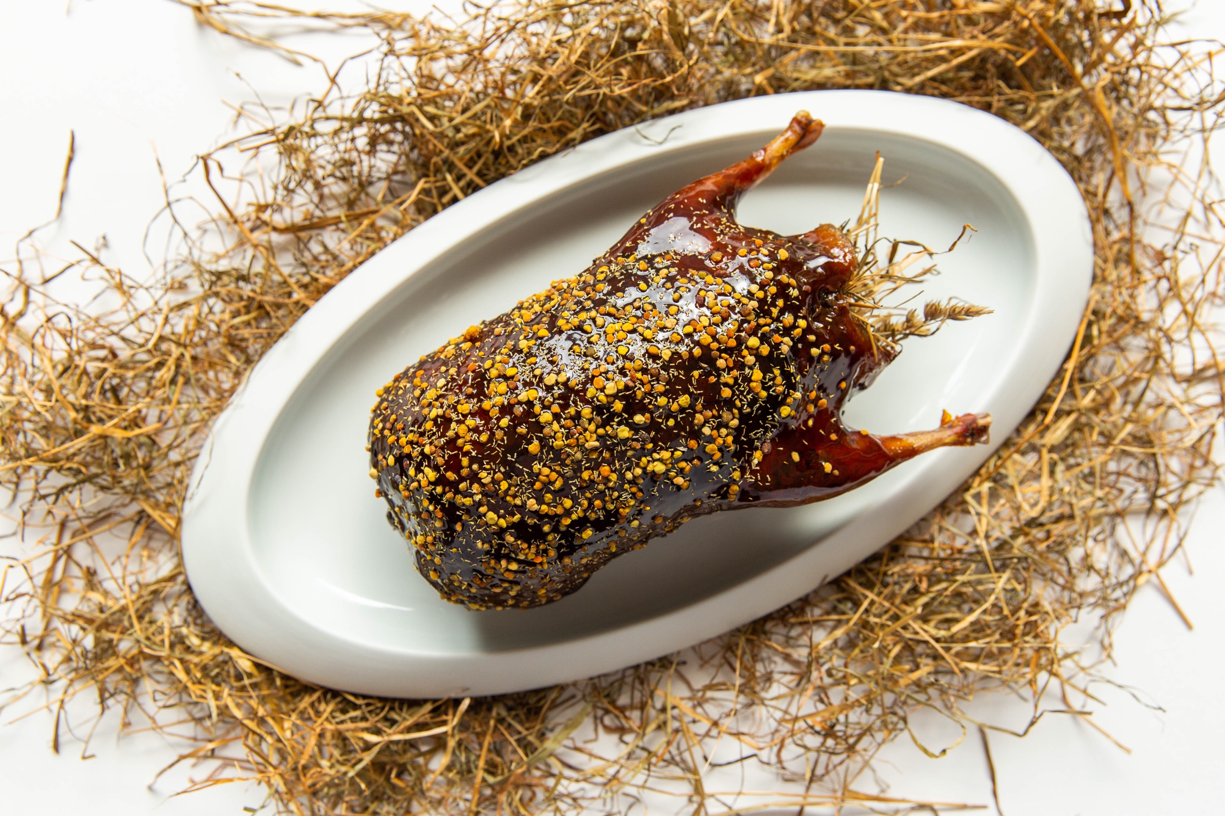 Een van Zandbergen's eigen siganture dishes: Texelse wilde eend afgelakt met jus royale met bijenpollen en kamille