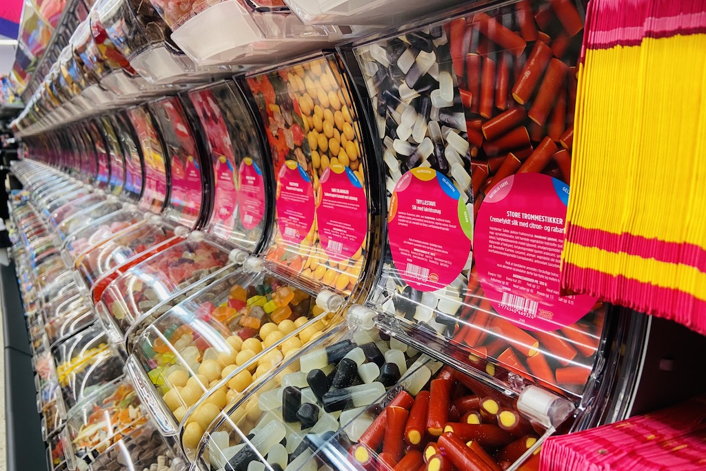 Snoepwand voor 'Silk fredag' in een Deense supermarkt