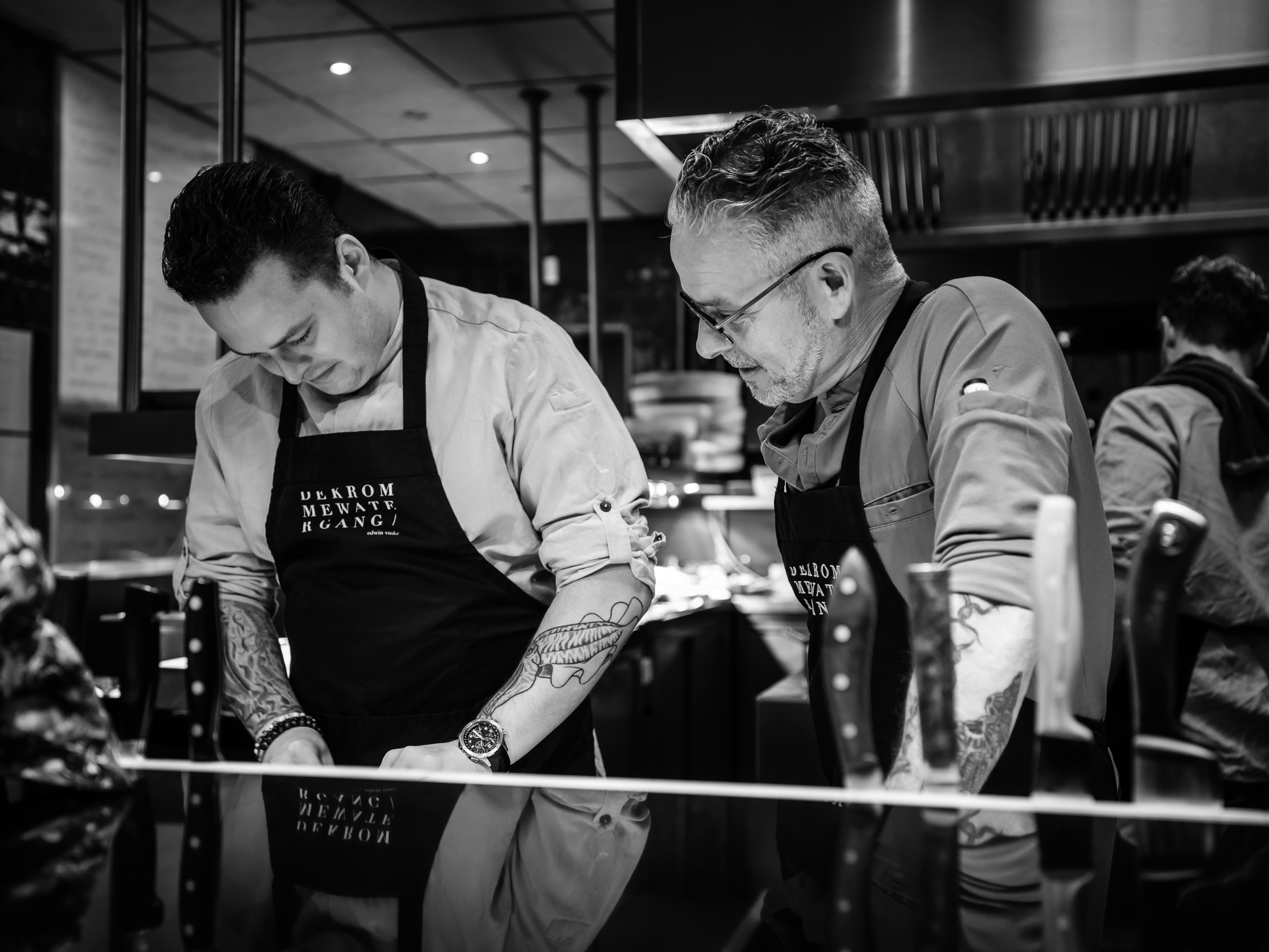 Tom en Edwin in de keuken van De Kromme Watergang