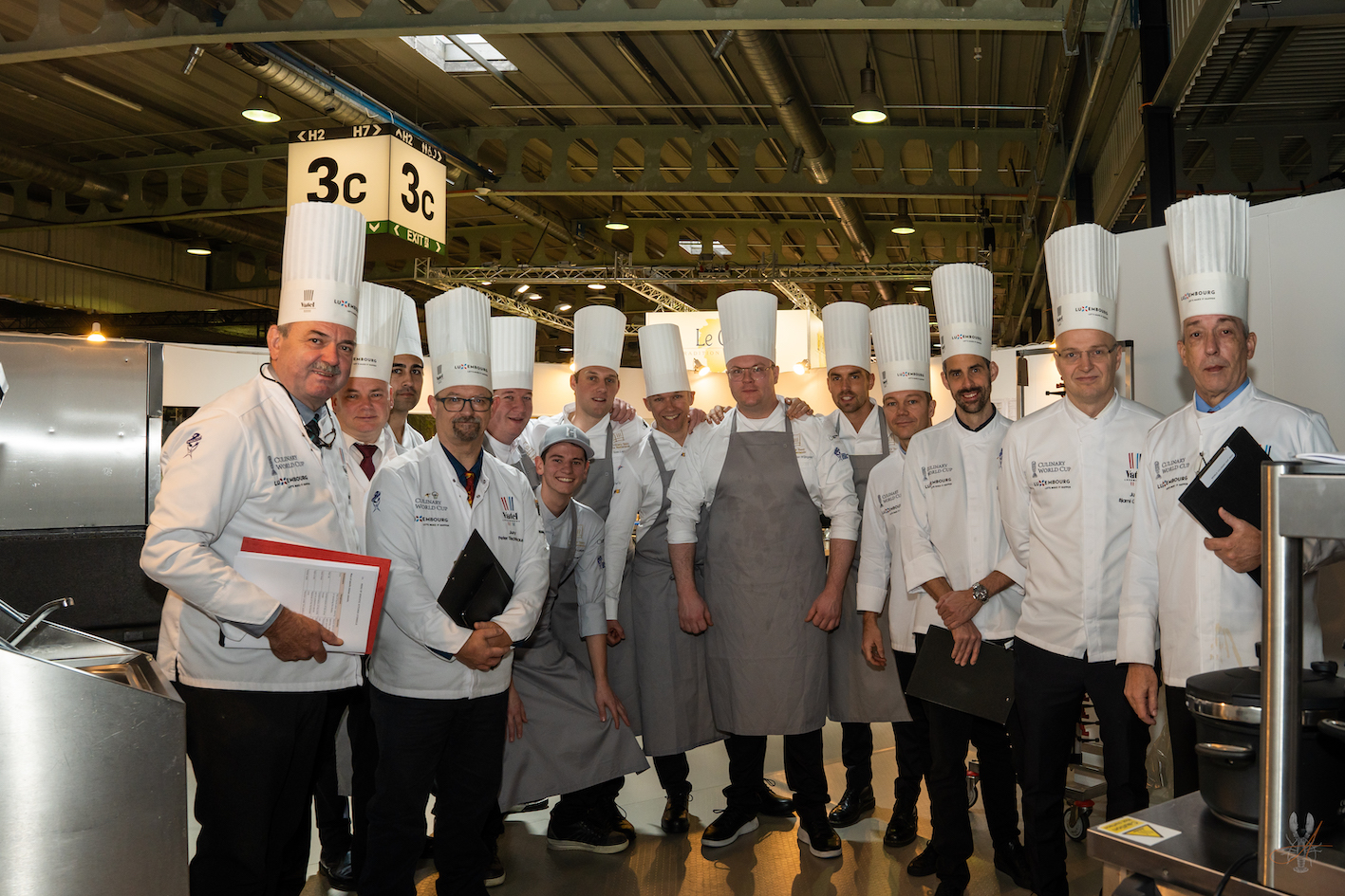 Het Nederlands Culinaire Team met de jury