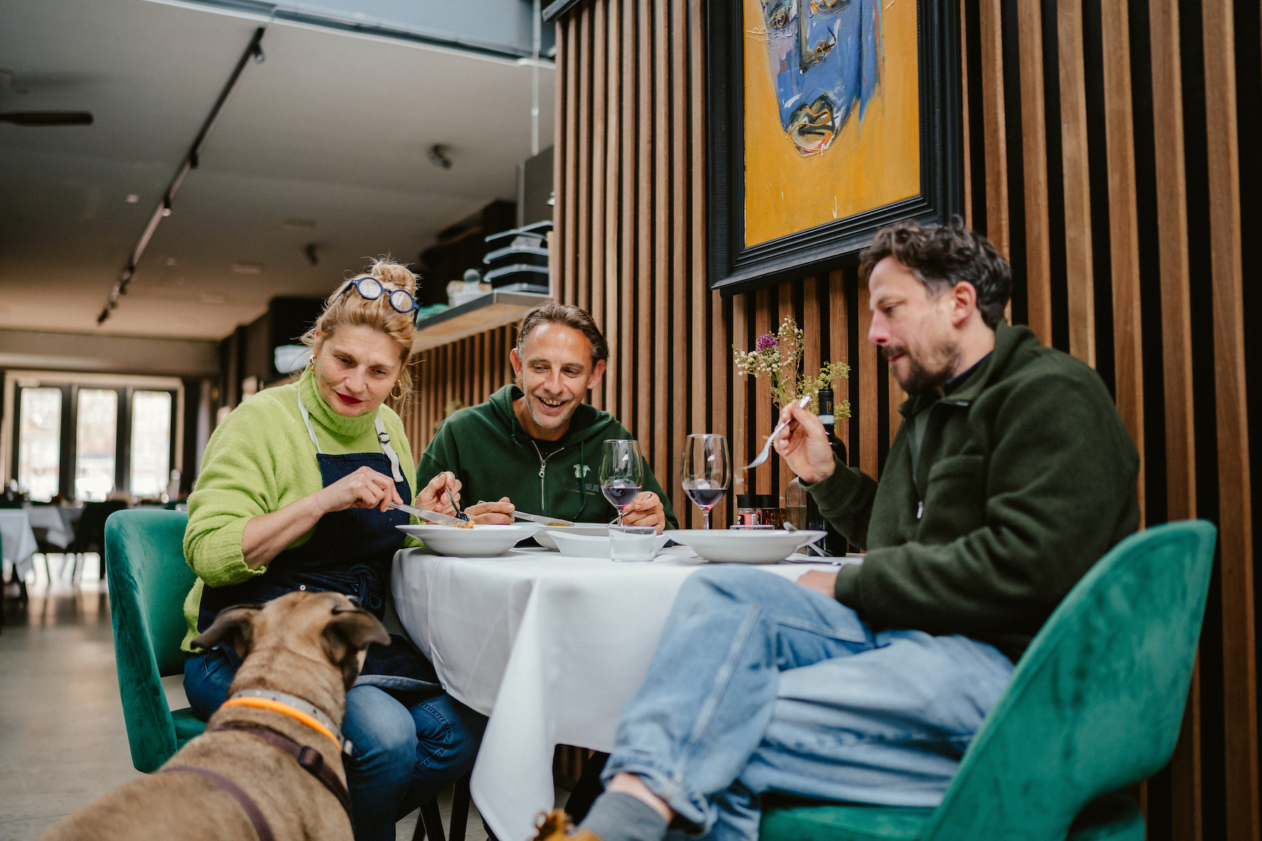 V.l.n.r. Dexter, columnist Sheila Struyck, chef & truffelhunter Martijn Donkers en truffelhandelaar Jesse Keus